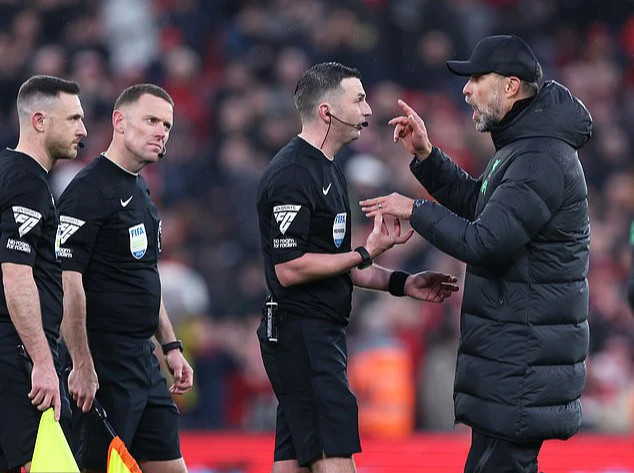 HLV Klopp phản ứng quyết liệt với trọng tài về quả phạt đền hụt phút 90+9 HLV Klopp phản ứng quyết liệt với trọng tài về quả phạt đền hụt phút 90+9