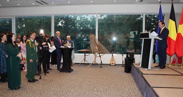 Đại sứ Việt Nam tại Bỉ kiêm nhiệm Đại công quốc Luxembourg, Trưởng Phái đoàn Việt Nam bên cạnh EU Nguyễn Văn Thảo, phát biểu tại lễ kỷ niệm. (Ảnh: Hương Giang /TTXVN) Đại sứ Việt Nam tại Bỉ kiêm nhiệm Đại công quốc Luxembourg, Trưởng Phái đoàn Việt Nam bên cạnh EU Nguyễn Văn Thảo, phát biểu tại lễ kỷ niệm. (Ảnh: Hương Giang /TTXVN)