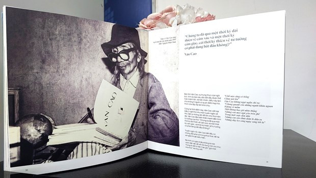 Ấn phẩm kỷ niệm 100 năm Ngày sinh nhạc sỹ Văn Cao. (Ảnh: Minh Thu/Vietnam+)