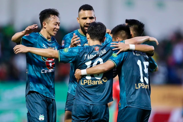 HLV Vũ Tiến Thành được mời giữ chức Giám đốc Học viện bóng đá LPBank HAGL trong bối cảnh CLB LPBank HAGL đang trong giai đoạn khó khăn về nhiều mặt HLV Vũ Tiến Thành được mời giữ chức Giám đốc Học viện bóng đá LPBank HAGL trong bối cảnh CLB LPBank HAGL đang trong giai đoạn khó khăn về nhiều mặt