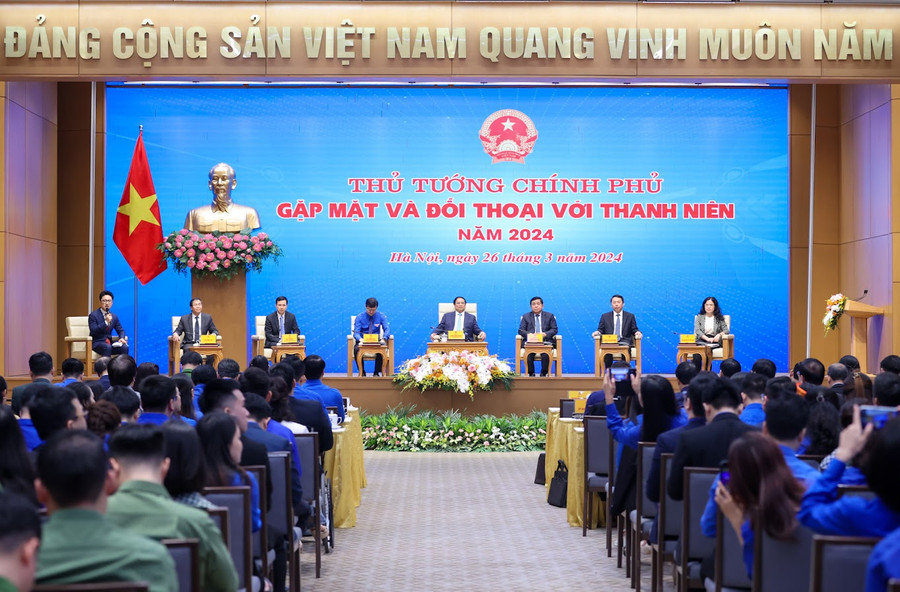 Thủ tướng Chính phủ gặp mặt, đối thoại với thanh niên năm 2024. Ảnh VGP/Nhật Bắc