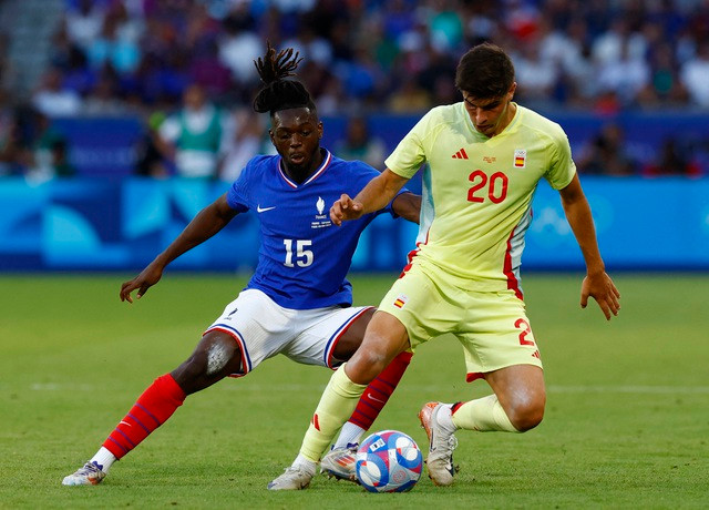 Pháp có lợi thế dẫn bàn trước