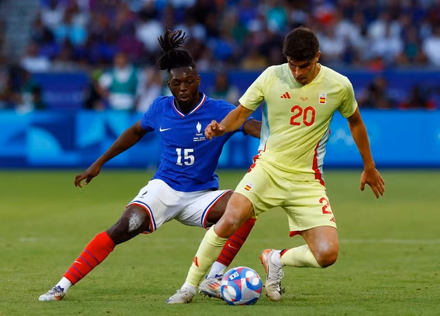 Pháp có lợi thế dẫn bàn trước