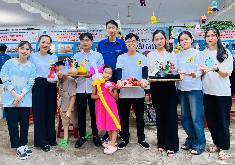 Câu lạc bộ Kỹ năng sống thuộc Trường Cao đẳng Gia Lai tham gia liên hoan để học hỏi kinh nghiệm trong hoạt động tình nguyện. Ảnh: P.L