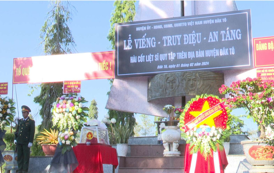 Quang cảnh buổi lễ truy điệu. Ảnh: XL