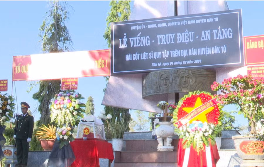 Quang cảnh buổi lễ truy điệu. Ảnh: XL