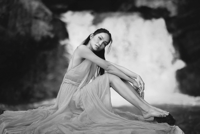 Hiện tại, H'Hen Niê tất bật với lịch trình làm việc của mình. Cô vừa có chuyến công tác tại Ý, trình diễn cho show thời trang Giao hòa của nhà thiết kế Hoàng Hải. Hoa hậu Hoàn vũ Việt Nam 2017 cũng đang đảm nhận vai trò host cho chương trình truyền hình thực tế về ẩm thực phát sóng trên VTV3. Ảnh: Ngô Trần Hải An Hiện tại, H'Hen Niê tất bật với lịch trình làm việc của mình. Cô vừa có chuyến công tác tại Ý, trình diễn cho show thời trang Giao hòa của nhà thiết kế Hoàng Hải. Hoa hậu Hoàn vũ Việt Nam 2017 cũng đang đảm nhận vai trò host cho chương trình truyền hình thực tế về ẩm thực phát sóng trên VTV3. Ảnh: Ngô Trần Hải An