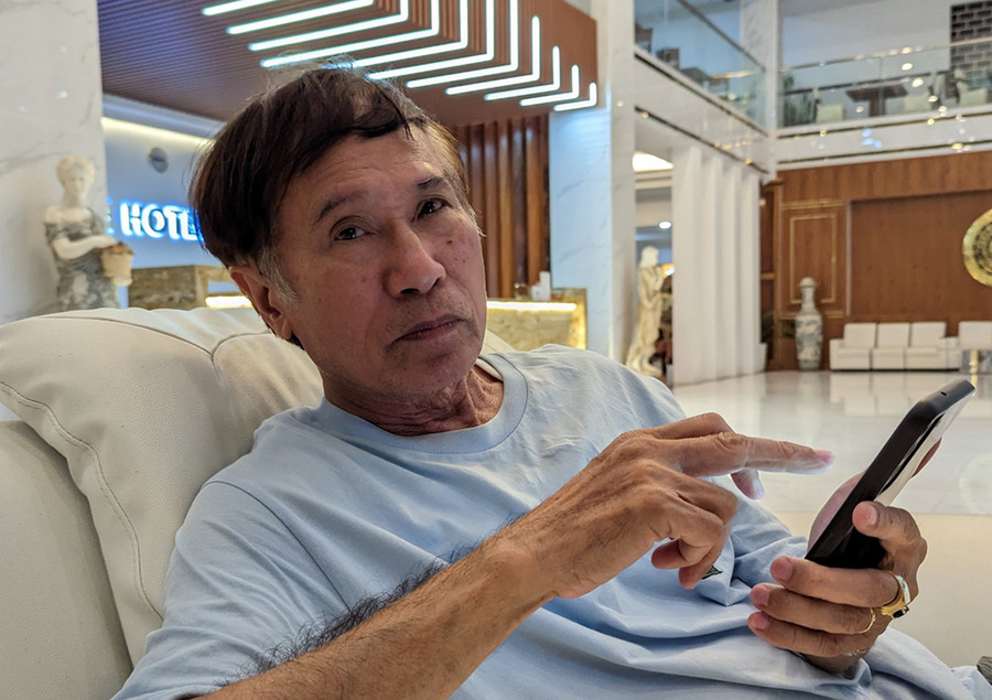 Họa sĩ Giang Nguyên Thái tại Pleiku, năm 2023. Ảnh: Nguyễn Quang Tuệ