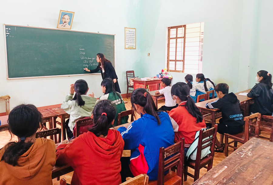 Lớp học miễn phí của chị Nguyễn Thu Phương được tổ chức trong dịp hè. Ảnh: Mai Ka Lớp học miễn phí của chị Nguyễn Thu Phương được tổ chức trong dịp hè. Ảnh: Mai Ka