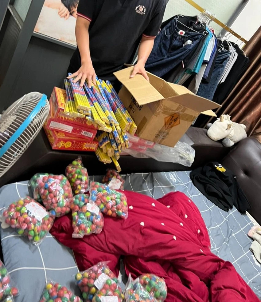 Các loại pháo lậu bị công an thu giữ. Ảnh: VT Các loại pháo lậu bị công an thu giữ. Ảnh: VT