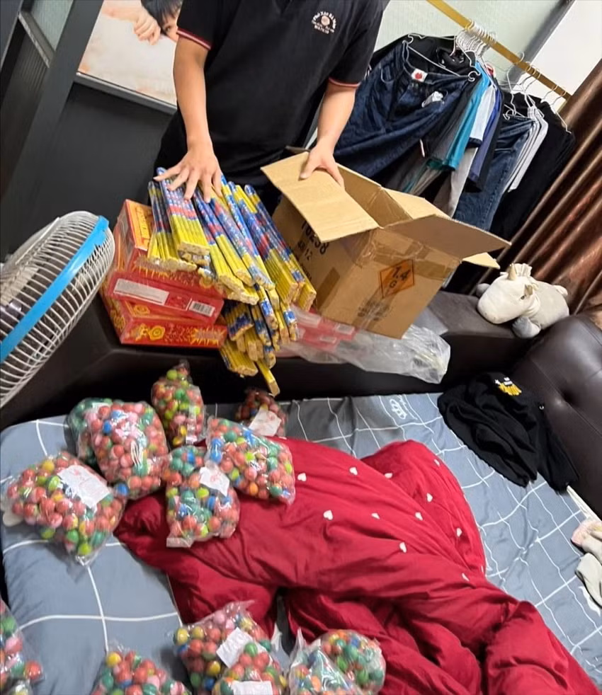 Các loại pháo lậu bị công an thu giữ. Ảnh: VT