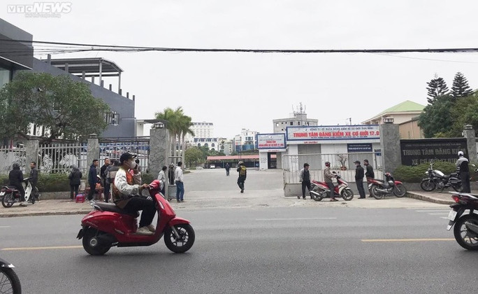 Lực lượng công an khám xét khẩn cấp 2 trung tâm đăng kiểm xe cơ giới tại tỉnh Thái Bình Lực lượng công an khám xét khẩn cấp 2 trung tâm đăng kiểm xe cơ giới tại tỉnh Thái Bình