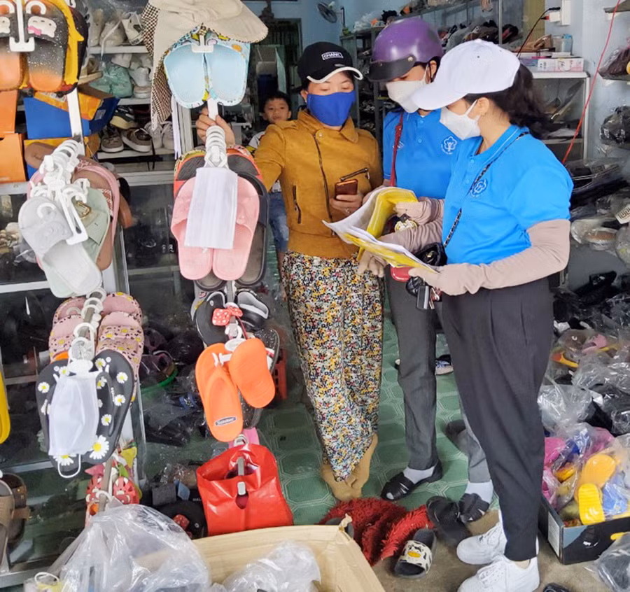 Ngành BHXH tỉnh tiếp tục phối hợp tuyên truyền, vận động nhằm nâng cao tỷ lệ người dân tham gia BHXH tự nguyện, BHYT hộ gia đình trong thời gian tới. Ảnh: Như Nguyện