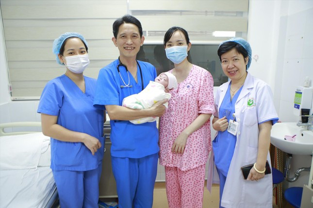 Em bé sơ sinh chào đời nặng 400gram đã phát triển khỏe mạnh Em bé sơ sinh chào đời nặng 400gram đã phát triển khỏe mạnh