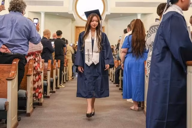 Một du học sinh Việt trong lễ tốt nghiệp tại Mỹ. Ảnh LÊ BẢO THẮNG