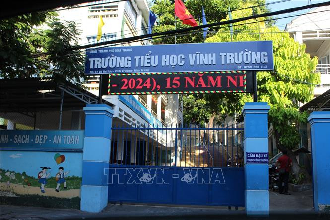 Trường Tiểu học Vĩnh Trường (phường Vĩnh Trường, thành phố Nha Trang, tỉnh Khánh Hòa), nơi có nhiều em học sinh nghi ngộ độc thực phẩm sau khi ăn sáng 5/4. Ảnh: Phan Sáu/TTXVN