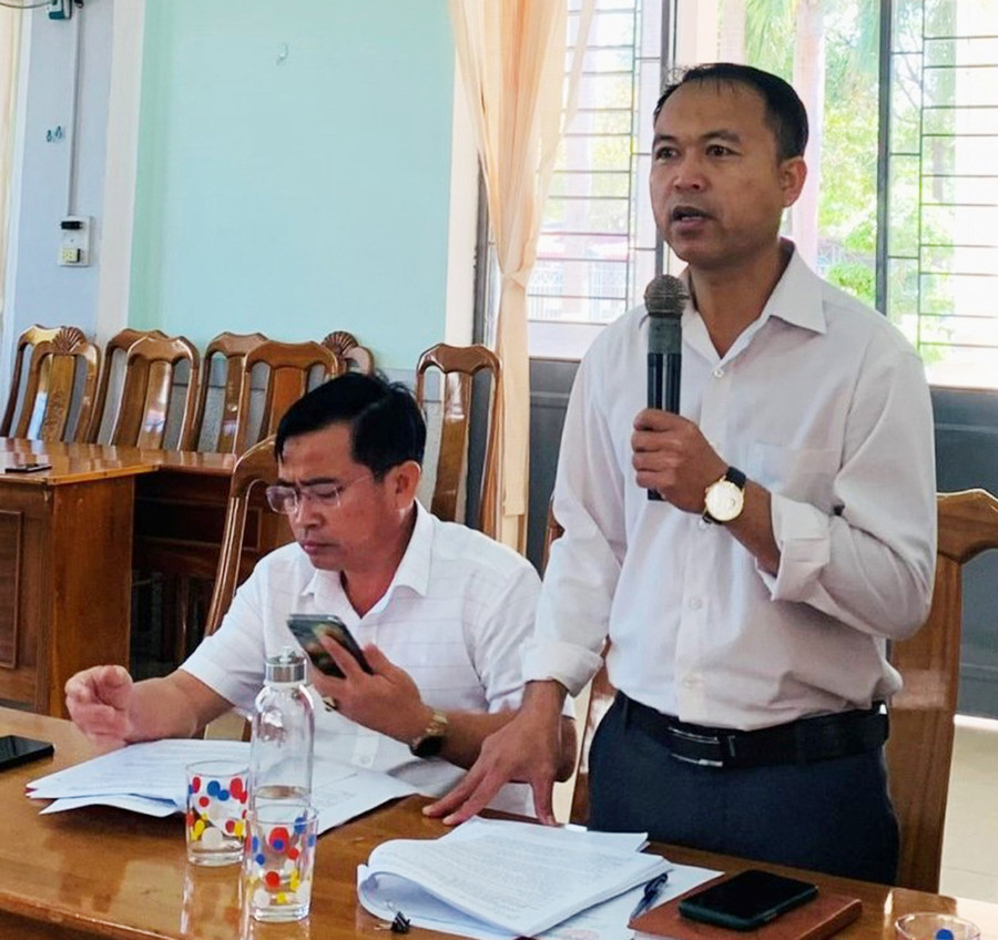 Đại biểu xã Ia Lâu (huyện Chư Prông) tham gia ý kiến đóng góp tại hội nghị lấy ý kiến Nhân dân góp ý vào dự thảo Luật Đất đai (sửa đổi). Ảnh: Phượng Hồng Đại biểu xã Ia Lâu (huyện Chư Prông) tham gia ý kiến đóng góp tại hội nghị lấy ý kiến Nhân dân góp ý vào dự thảo Luật Đất đai (sửa đổi). Ảnh: Phượng Hồng