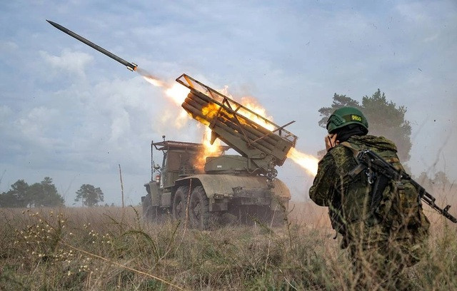 Nga dồn quân đẩy lùi cuộc tiến công của Ukraine ở Kursk. Ảnh: TASS Nga dồn quân đẩy lùi cuộc tiến công của Ukraine ở Kursk. Ảnh: TASS