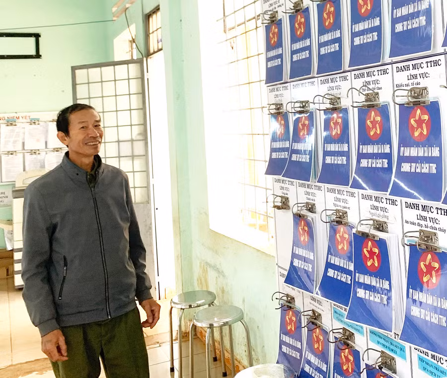 Tại bộ phận một cửa UBND xã Ia Băng các thủ tục hành chính được niêm yết, công khai để người dân nắm bắt, thực hiện. Ảnh: R.H