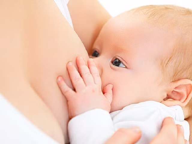 Phân tử chất béo 20-aHydroxycholesterol trong sữa mẹ có thể giúp ngăn ngừa và đảo ngược bệnh bại não. Ảnh: SHUTTERSTOCK