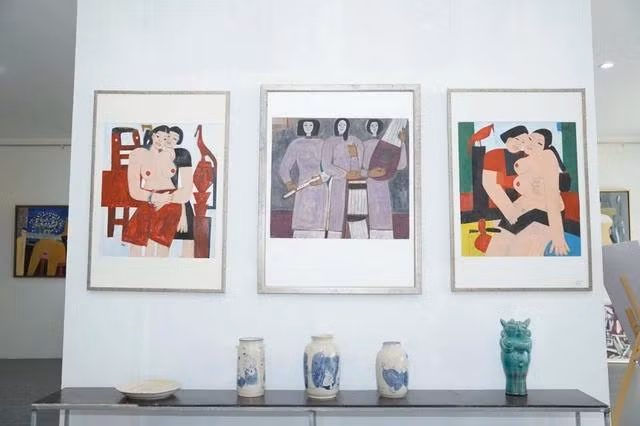 Triển lãm có sự kết hợp giữa tranh và gốm. ẢNH: HỘI MỸ THUẬT VIỆT NAM