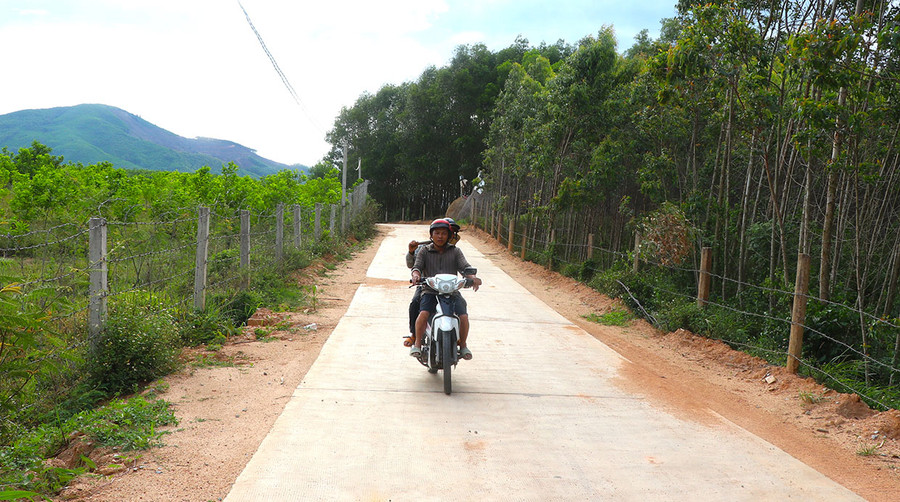 Đường vào Trung tâm Huấn luyện Ban Chỉ huy Quân Sự thị xã An Khê được triển khai đúng tiến độ đề ra. Ảnh: An Phát
