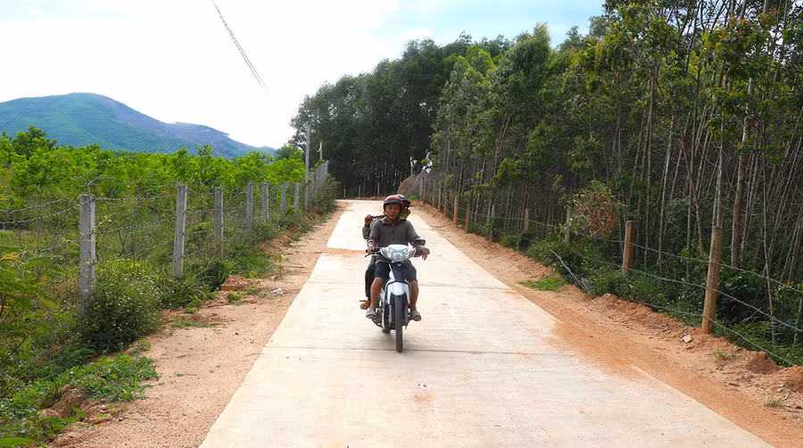 Đường vào Trung tâm Huấn luyện Ban Chỉ huy Quân Sự thị xã An Khê được triển khai đúng tiến độ đề ra. Ảnh: An Phát