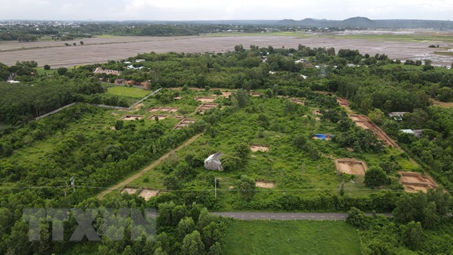 Quang cảnh Di tích Khảo cổ Vòng Thành Đá Trắng thuộc địa phận ấp Gò Cát, xã Phước Thuận, huyện Xuyên Mộc, tỉnh Bà Rịa-Vũng Tàu. (Ảnh: Huỳnh Sơn/TTXVN) Quang cảnh Di tích Khảo cổ Vòng Thành Đá Trắng thuộc địa phận ấp Gò Cát, xã Phước Thuận, huyện Xuyên Mộc, tỉnh Bà Rịa-Vũng Tàu. (Ảnh: Huỳnh Sơn/TTXVN)