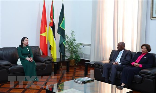 Phó Chủ tịch nước Võ Thị Ánh Xuân gặp Chủ tịch Hội đồng thành phố Maputo, ông Eneas Comiche. (Ảnh: Lâm Khánh/TTXVN) Phó Chủ tịch nước Võ Thị Ánh Xuân gặp Chủ tịch Hội đồng thành phố Maputo, ông Eneas Comiche. (Ảnh: Lâm Khánh/TTXVN)