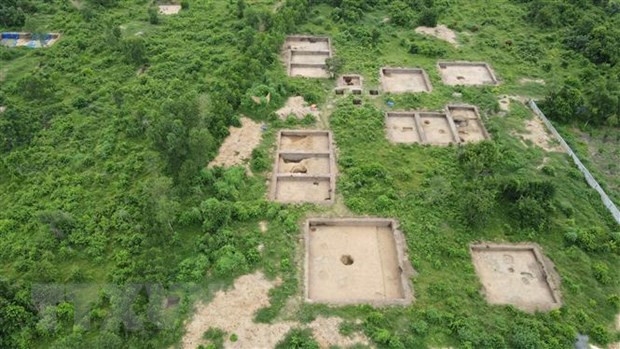 Từ tháng 11/2022 đến tháng 8/2023, Viện Khoa học xã hội vùng Nam Bộ và Sở Văn hóa, Thể thao tỉnh Bà Rịa-Vũng Tàu đã tiến hành khai quật tại di tích khảo cổ học Vòng Thành Đá Trắng có tổng diện tích 3.000 mét vuông ở xã Phước Thuận, huyện Xuyên Mộc, tỉnh Bà Rịa-Vũng Tàu. (Ảnh: Huỳnh Sơn/TTXVN) Từ tháng 11/2022 đến tháng 8/2023, Viện Khoa học xã hội vùng Nam Bộ và Sở Văn hóa, Thể thao tỉnh Bà Rịa-Vũng Tàu đã tiến hành khai quật tại di tích khảo cổ học Vòng Thành Đá Trắng có tổng diện tích 3.000 mét vuông ở xã Phước Thuận, huyện Xuyên Mộc, tỉnh Bà Rịa-Vũng Tàu. (Ảnh: Huỳnh Sơn/TTXVN)