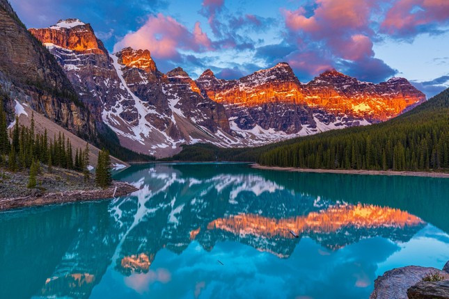 Hồ Moraine trong Công viên Quốc gia Banff ở Rockies Canada. Ảnh: Shutterstock. Hồ Moraine trong Công viên Quốc gia Banff ở Rockies Canada. Ảnh: Shutterstock.