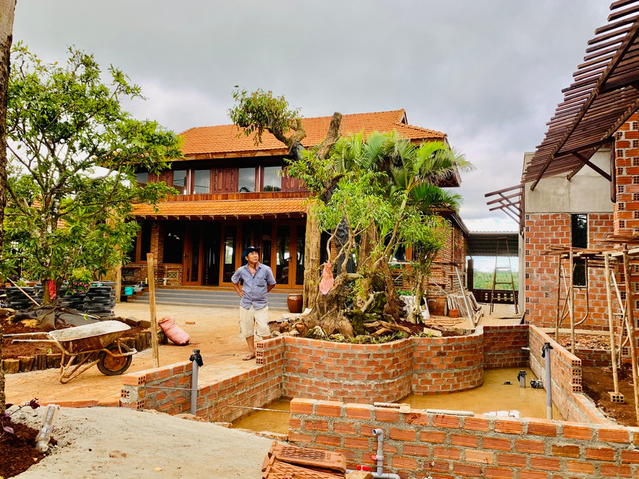 Ông Long đang triển khai dự án kinh doanh khác để cải thiện thu nhập. Ảnh: Nhật Hào Ông Long đang triển khai dự án kinh doanh khác để cải thiện thu nhập. Ảnh: Nhật Hào