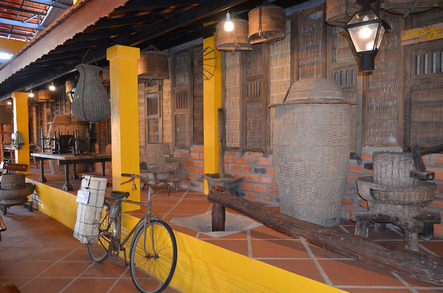 Một góc trưng bày tại quán. Ảnh: Xuân Toản Một góc trưng bày tại quán. Ảnh: Xuân Toản