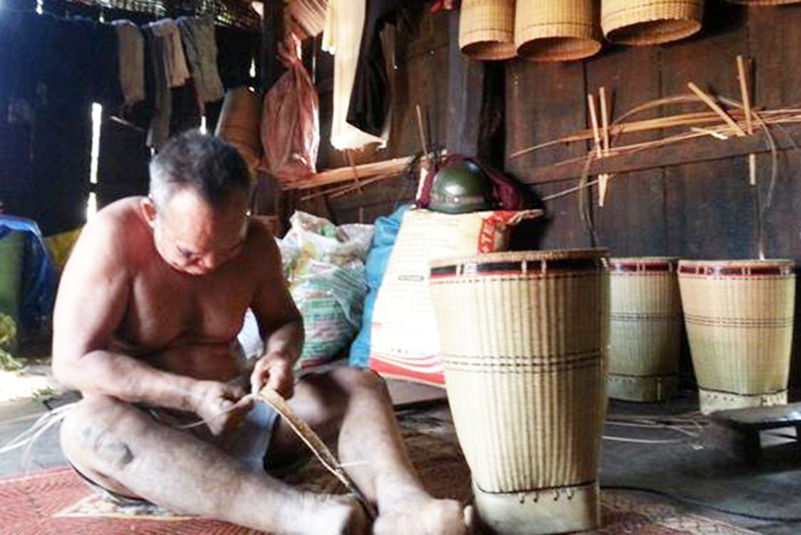 Sản phẩm đan lát của một bệnh nhân phong làng Bluk Blui. Ảnh: Ngọc Tấn Sản phẩm đan lát của một bệnh nhân phong làng Bluk Blui. Ảnh: Ngọc Tấn