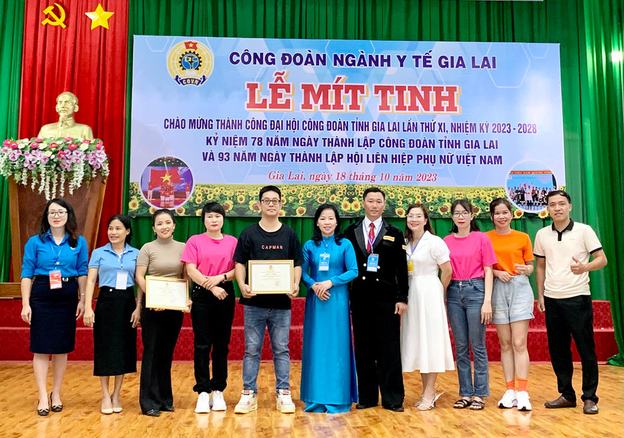Hội thi với sự tham gia của 9 đội thi (hơn 100 thí sinh) đến từ 9 công đoàn cơ sở trực thuộc Công đoàn ngành Y tế tỉnh. Ảnh: Như Nguyện Hội thi với sự tham gia của 9 đội thi (hơn 100 thí sinh) đến từ 9 công đoàn cơ sở trực thuộc Công đoàn ngành Y tế tỉnh. Ảnh: Như Nguyện