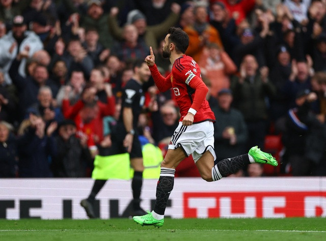 Bruno Fernandes gỡ hòa 1-1 ở phút 50. Bruno Fernandes gỡ hòa 1-1 ở phút 50.