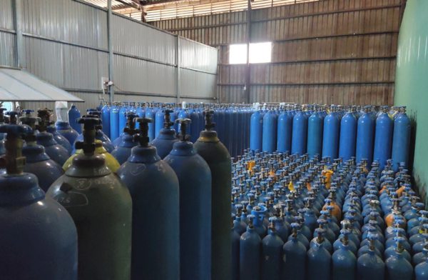 Kho “khí cười” khổng lồ bị phát hiện bắt giữ. Kho “khí cười” khổng lồ bị phát hiện bắt giữ.