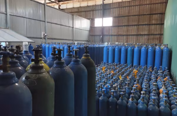 Kho “khí cười” khổng lồ bị phát hiện bắt giữ.