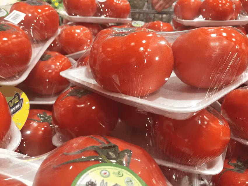 Cà chua là nguồn cung cấp vitamin C, folate, vitamin K và kali tuyệt vời. Ảnh: NHẬT LINH