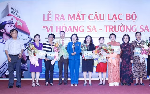 CLB “Vì Hoàng Sa, Trường Sa thân yêu” ra đời tháng 8.2014. Ảnh: Hồng Phước
