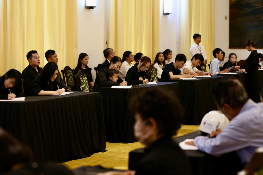 Từ 7 giờ ngày 25-7 đến 12 giờ ngày 26-7 có 3.821 đoàn, 58.928 lượt người dân đến viếng Tổng Bí thư Nguyễn Phú Trọng tại Hội trường Thống Nhất