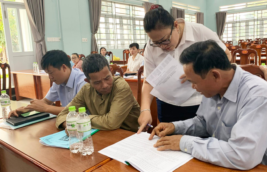 Ngành BHXH tỉnh phối hợp với các ban, ngành, đoàn thể tuyên truyền, vận động người dân tham gia BHXH tự nguyện, BHYT. Ảnh: N.N Ngành BHXH tỉnh phối hợp với các ban, ngành, đoàn thể tuyên truyền, vận động người dân tham gia BHXH tự nguyện, BHYT. Ảnh: N.N