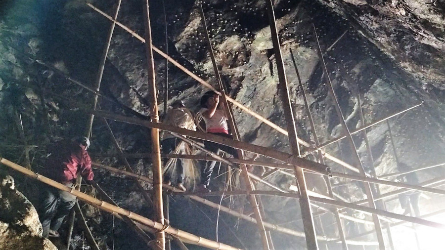 Chênh vênh trên đá. Ảnh: T.V Chênh vênh trên đá. Ảnh: T.V