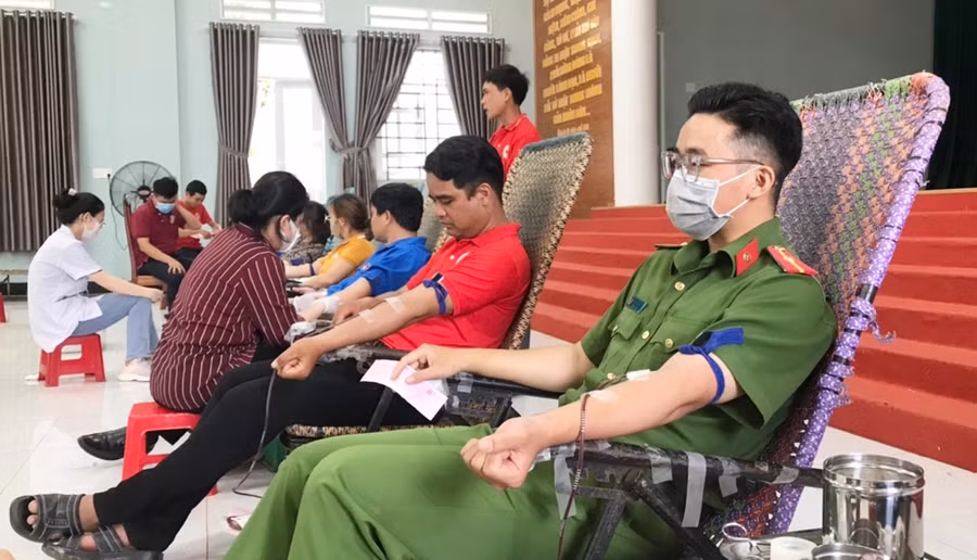 Đông đảo tầng lớp nhân dân huyện Chư Sê tham gia HMTN. Ảnh: H.N