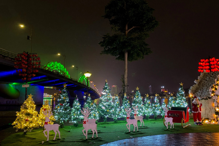 Không khí Giáng sinh tại các điểm trang trí