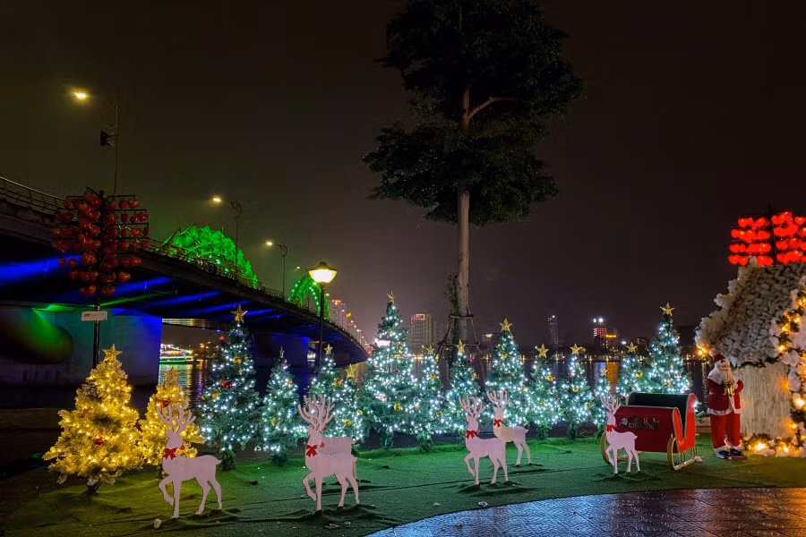 Không khí Giáng sinh tại các điểm trang trí