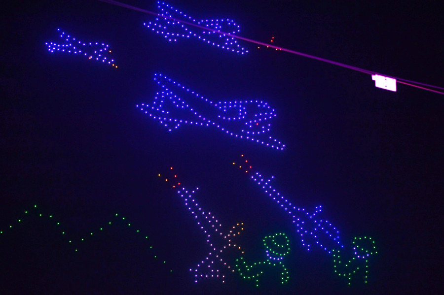 Tạo hình bộ đội ta bắn hạ máy bay Pháp tại Điện Biên Phủ. Ảnh: ĐÌNH HUY