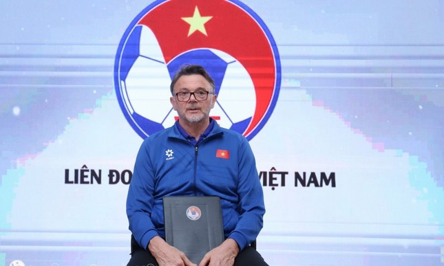 HLV Troussier công bố danh sách tuyển Việt Nam trên sóng trực tiếp