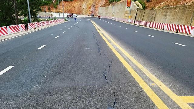 Vết nứt dài khoảng 24m. Ảnh Gia Bình