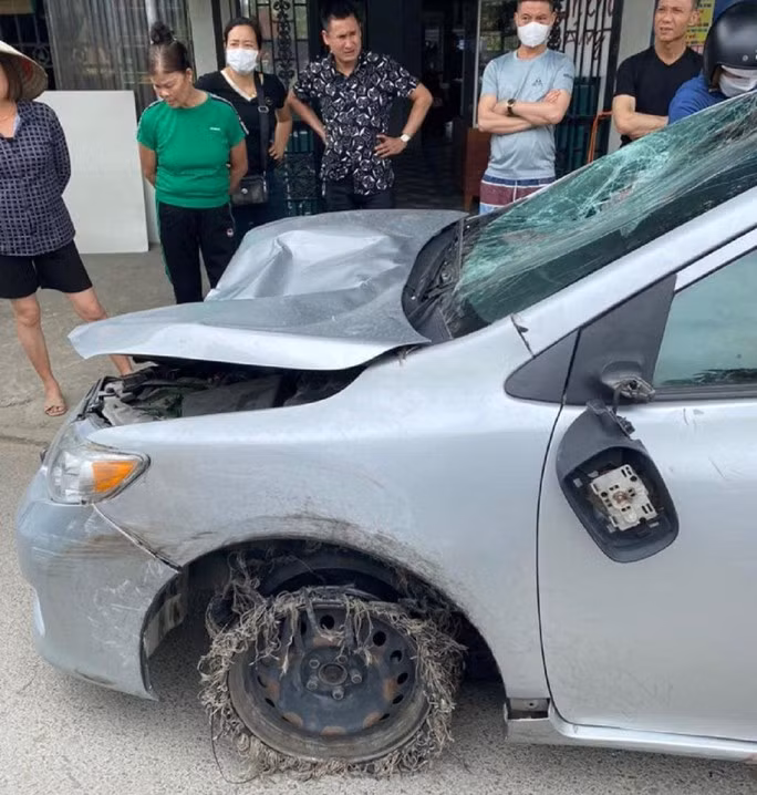 Chiếc xe ôtô trong vụ tai nạn giao thông đặc biệt nghiêm trọng khiến 2 người tử vong